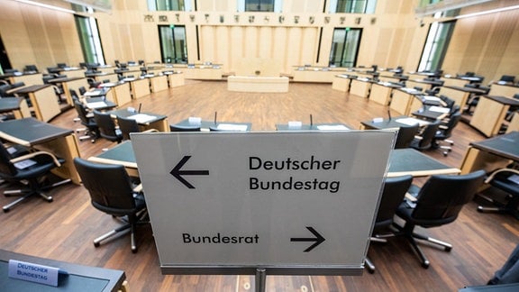 Vor der Sitzung des Vermittlungsausschusses von Bundestag und Bundesrat ist der Plenarsaal leer. 